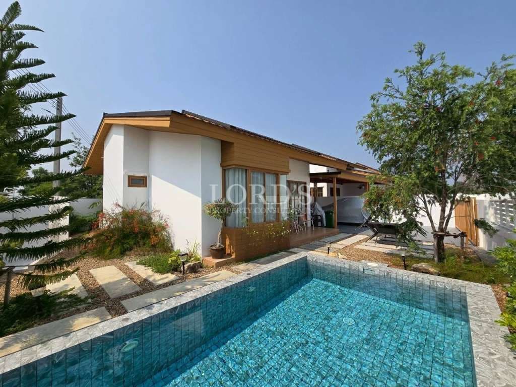 Modernes Haus mit Schwimmbad