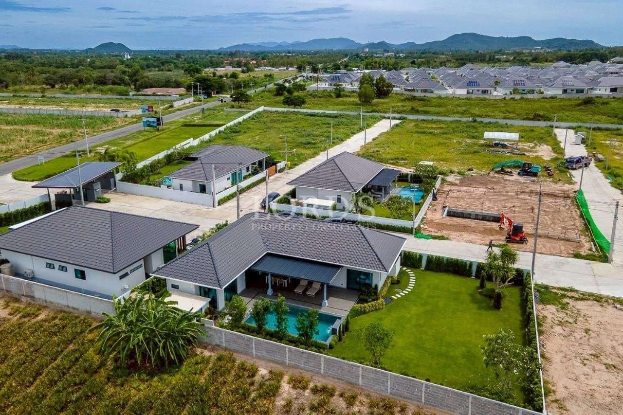 Spacious modern homes in countryside