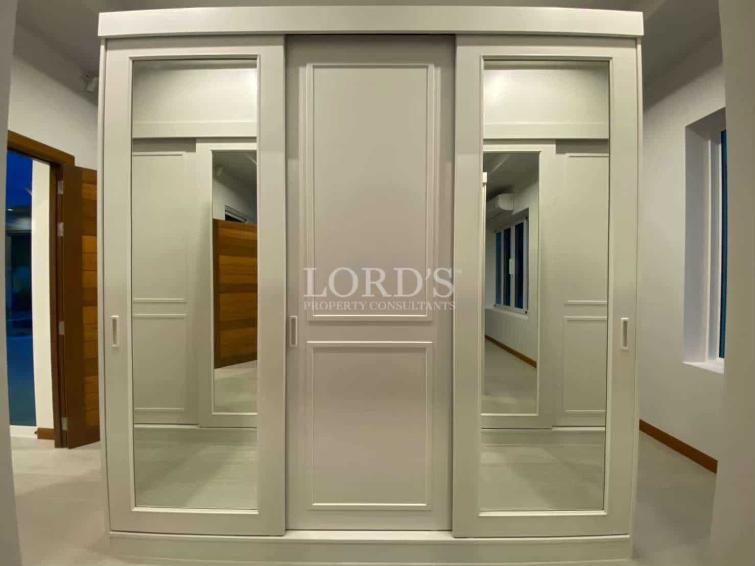 Modern white wardrobe with mirrors