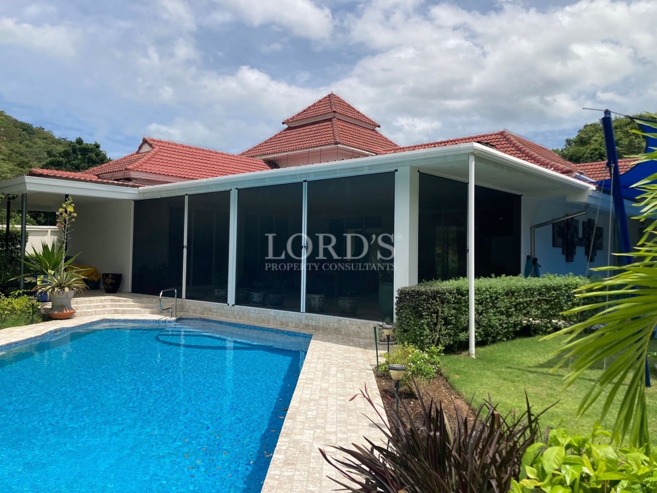 Außergewöhnliche Luxus-Pool-Villa auf einem 2500 qm großen Grundstück in Hua Hin zu verkaufen