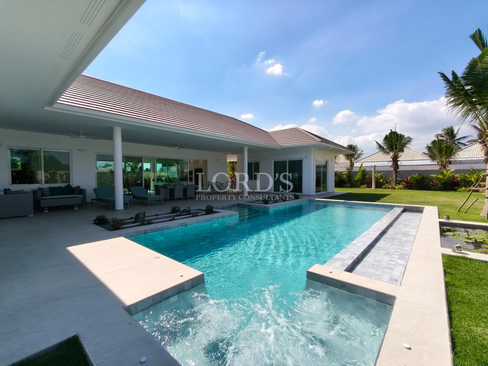 Luxuriöse 3-Schlafzimmer-Poolvilla mit hohem deutschem Standard in Hua Hin Soi 70 zu verkaufen