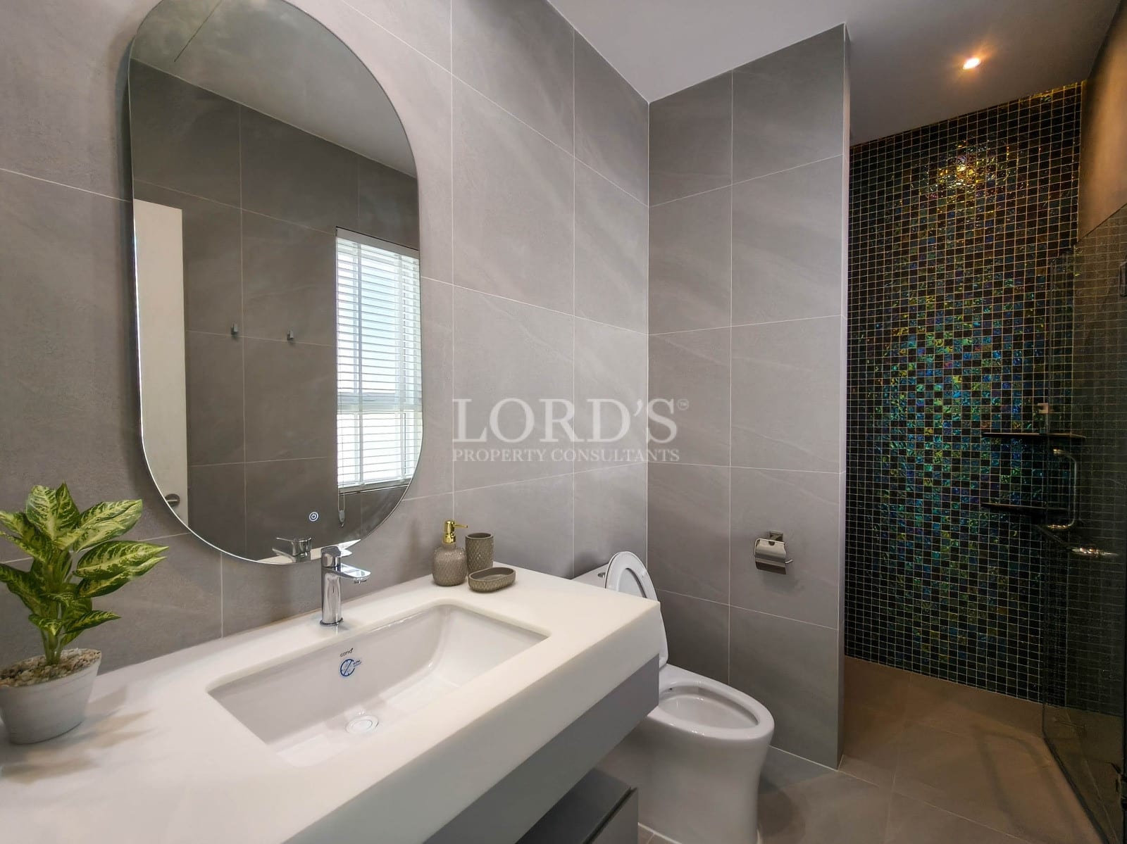 Modern bathroom with stylish decor