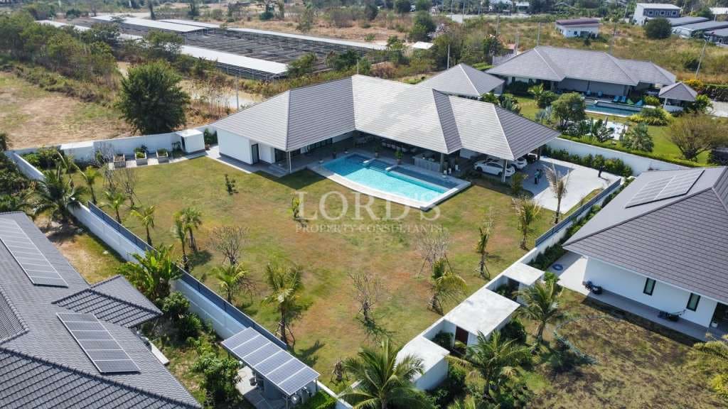 High-Quality 4 Bedroom Executive Pool Villa with 2,500 sqm Land in Hua Hin