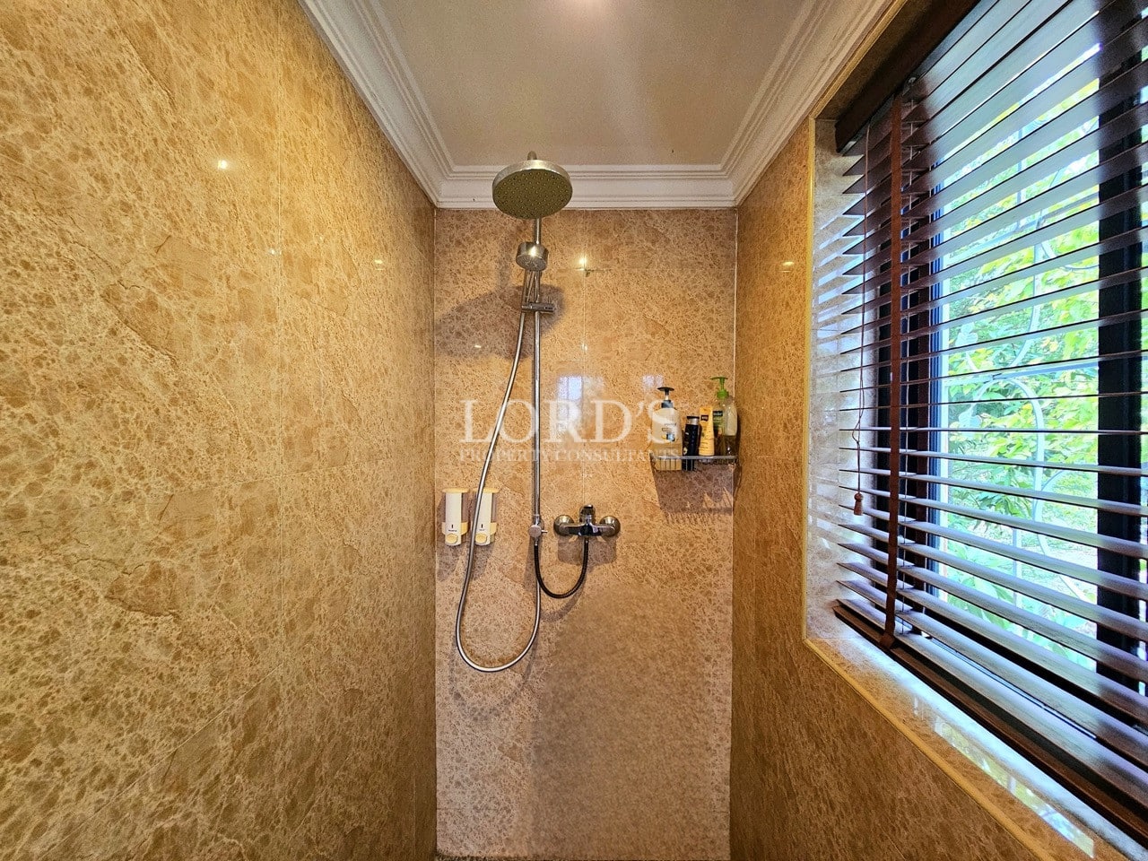 Modern bathroom shower with glass fixtures and tiled walls