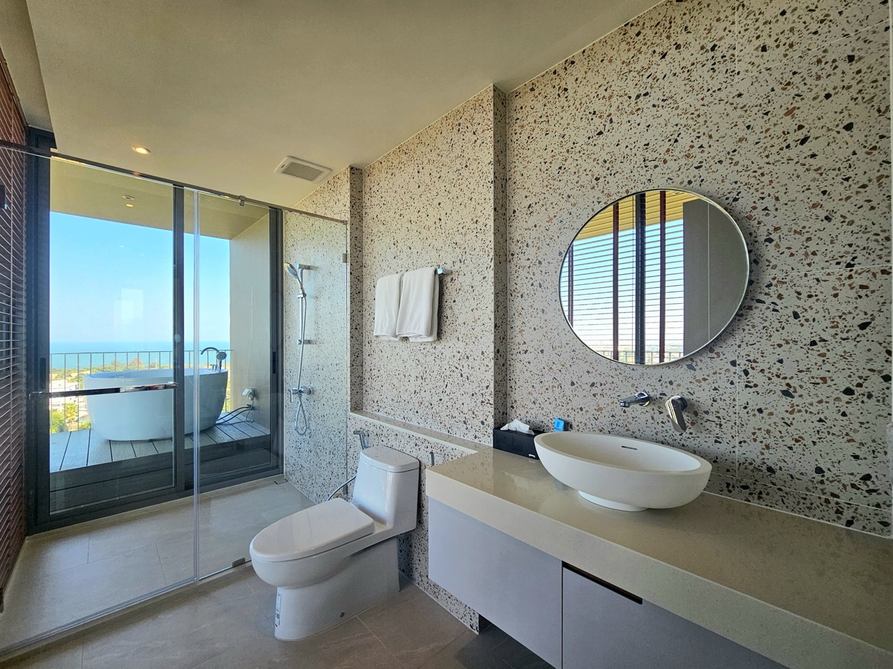 Bathroom with round mirror and vanity