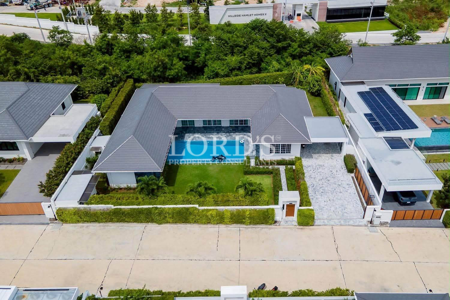 222 Large modern villa with courtyard