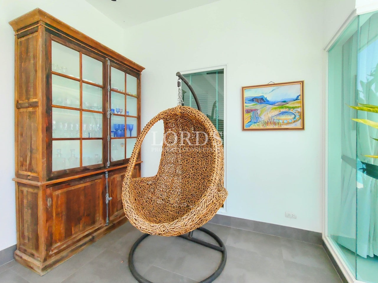 Decorative indoor hanging chair corner