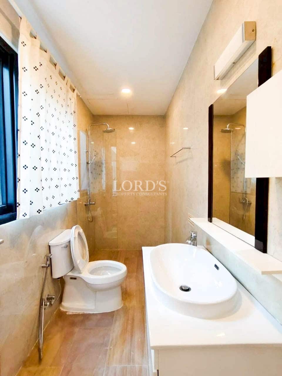 Bathroom with bathtub and modern fittings