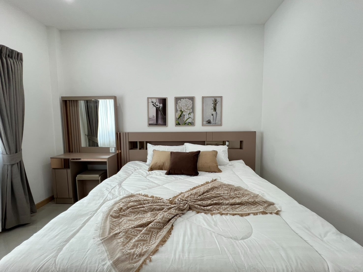 Bedroom with modern bed and artwork