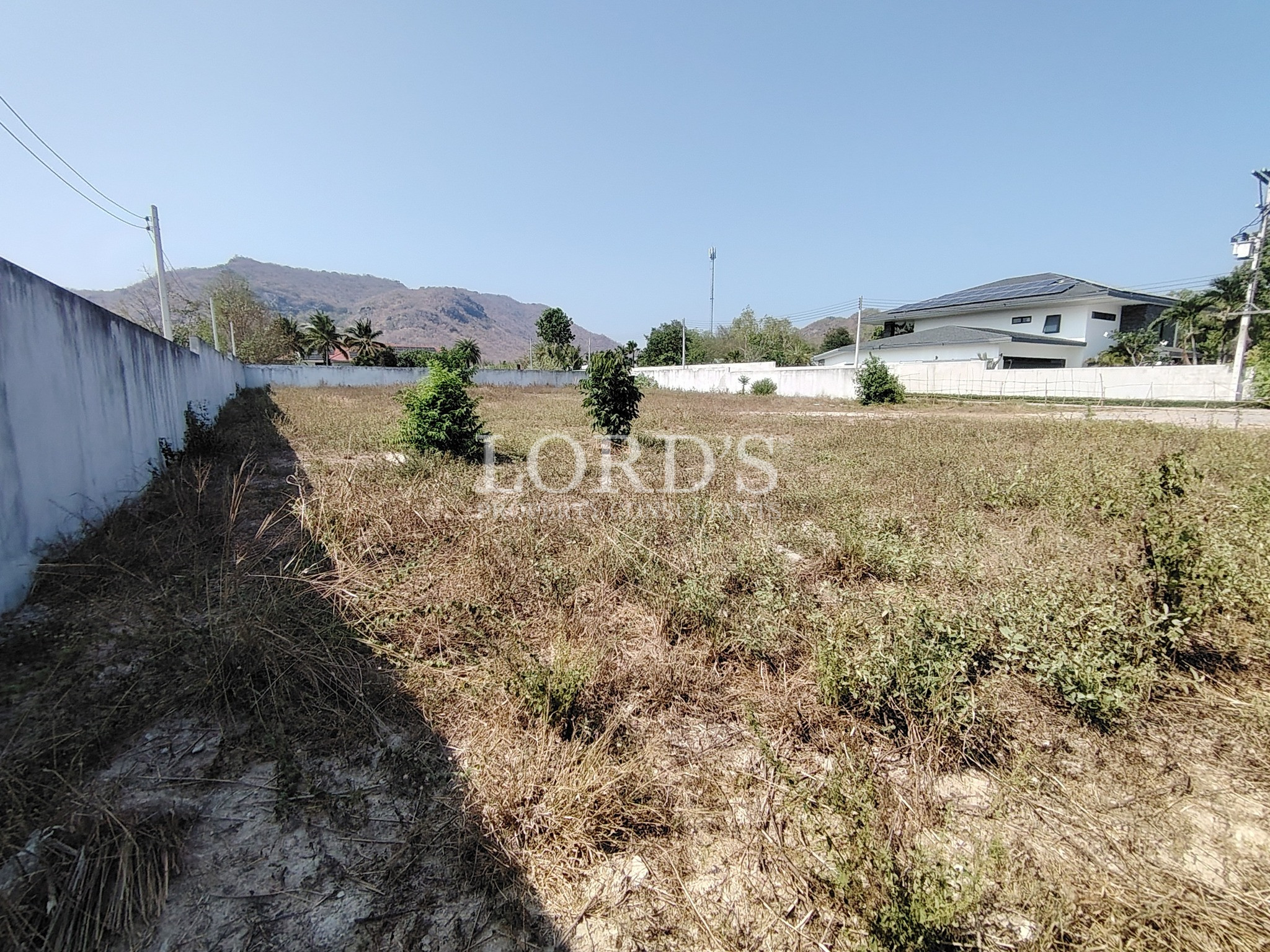 Vacant land with nearby houses and mountains