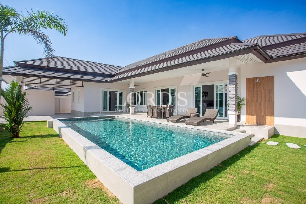 Move-in-ready!!! Luxury 3 Bedroom Poolvilla in prime location Soi 88 for sale