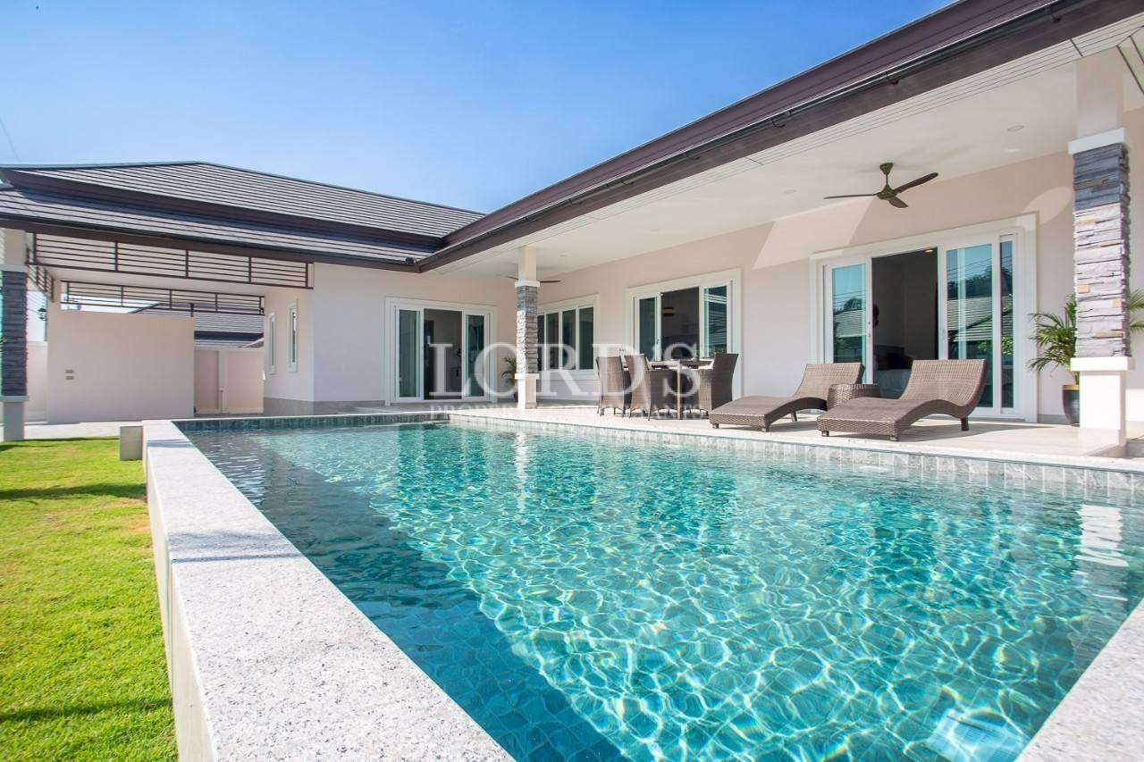 113 Swimming pool with clear blue water and house