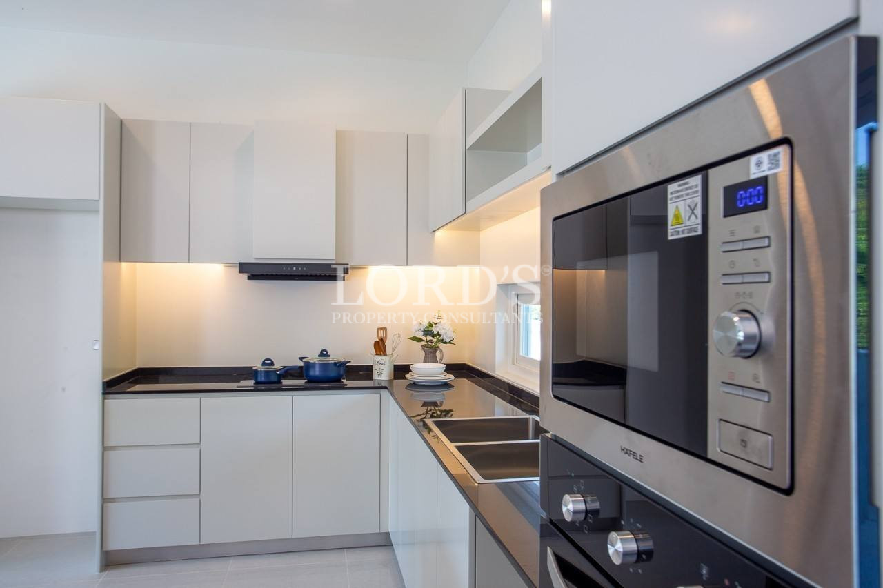 121 Modern kitchen with appliances and cabinets
