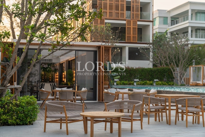 Outdoor dining area beside pool