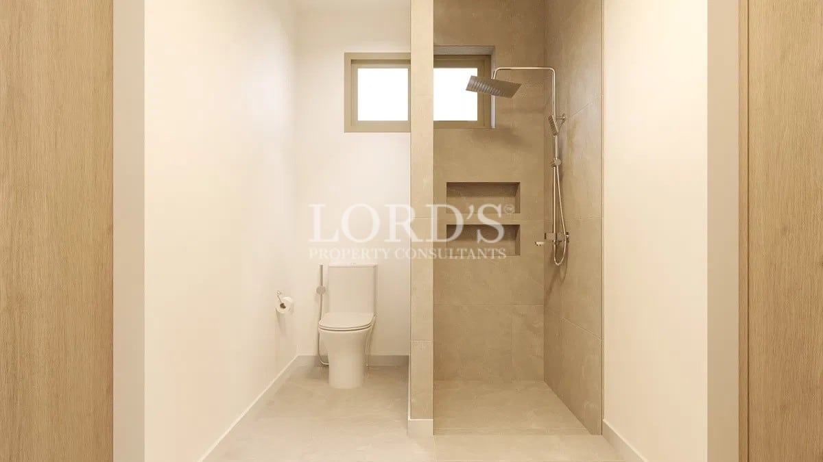 Bathroom with beige tiles and fixtures