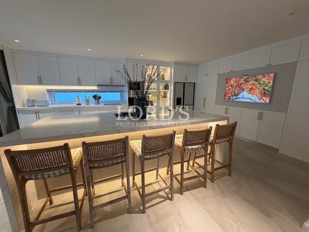 Kitchen island with bar seating