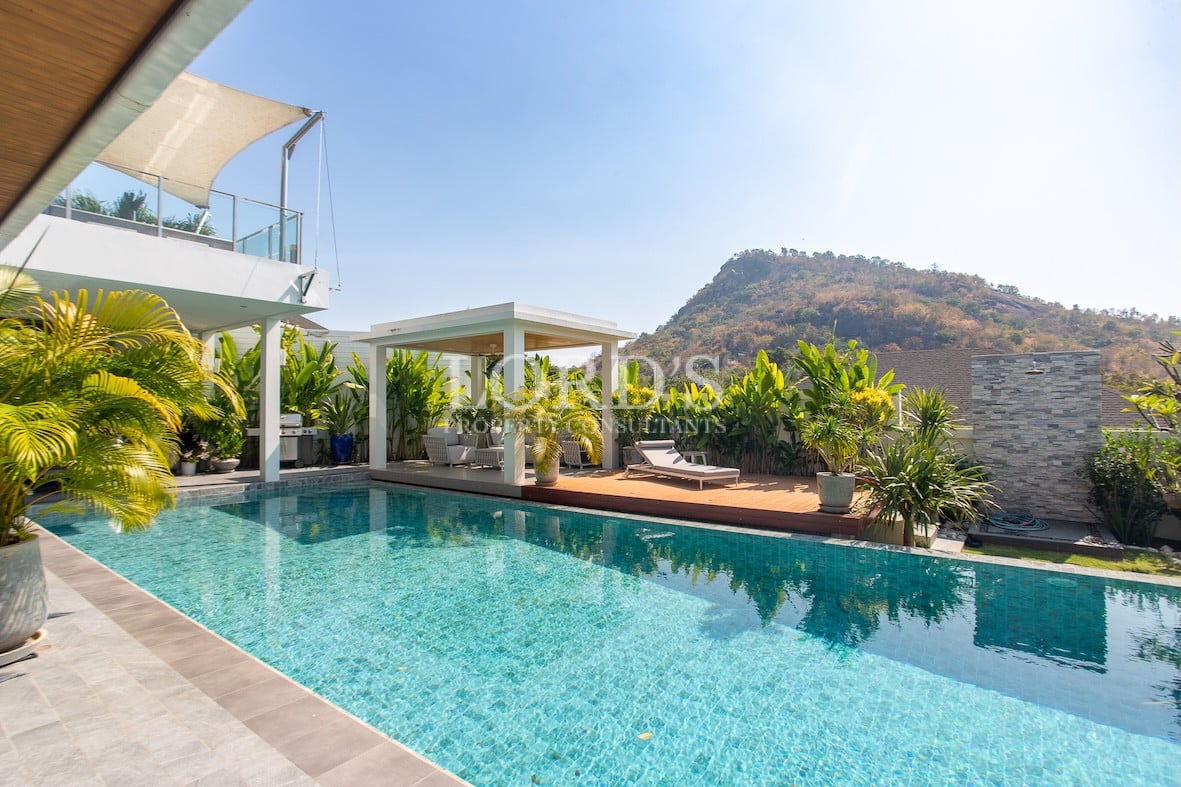 Outdoor dining area near garden