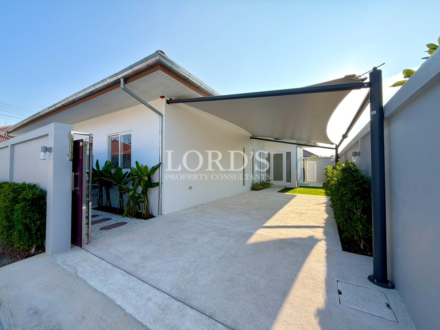 Beautiful villa exterior with driveway
