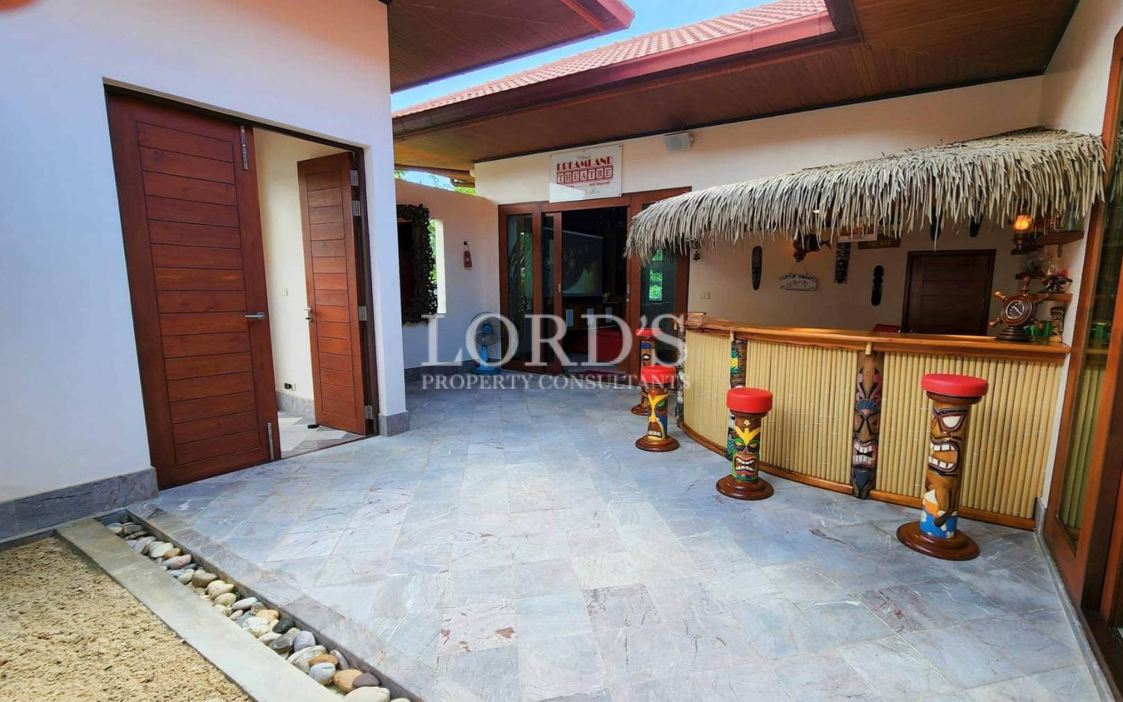 Covered outdoor area with open space