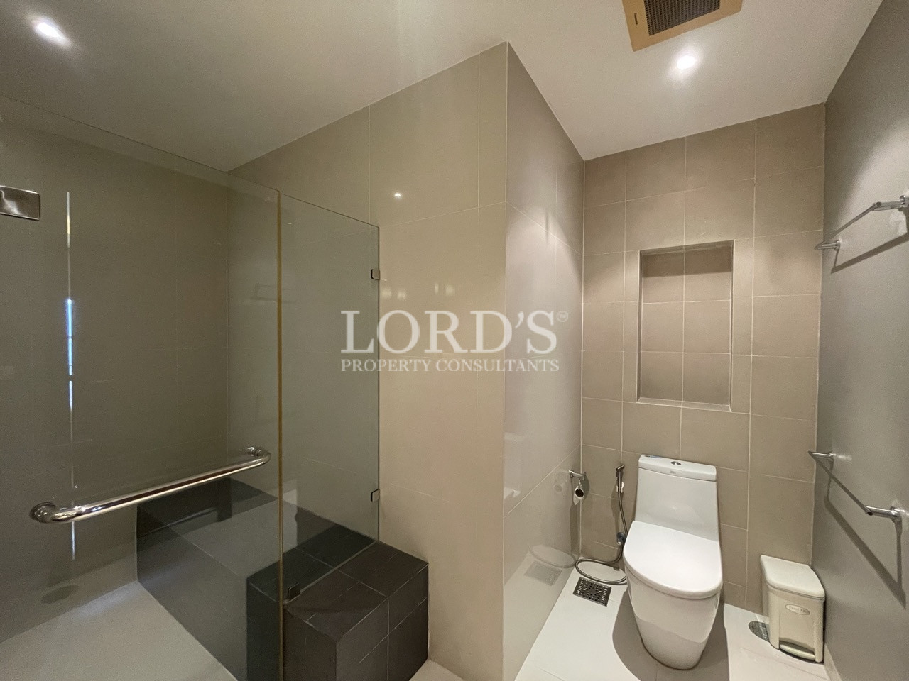Bathroom with bathtub and toilet