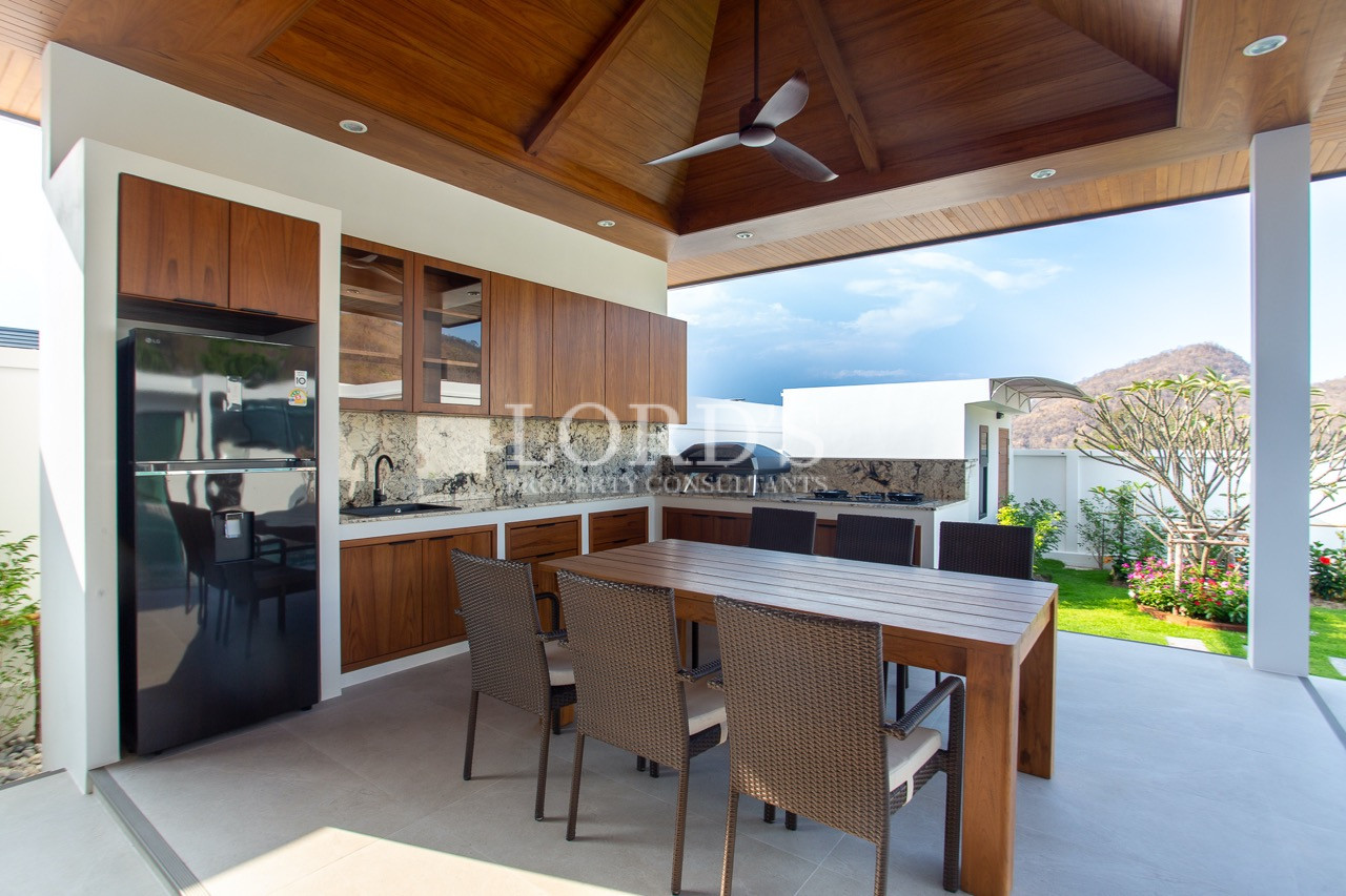 outdoor dining near pool