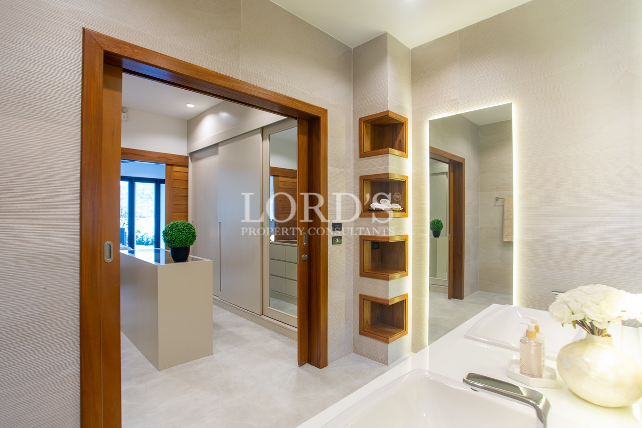bathroom with shower and vanity