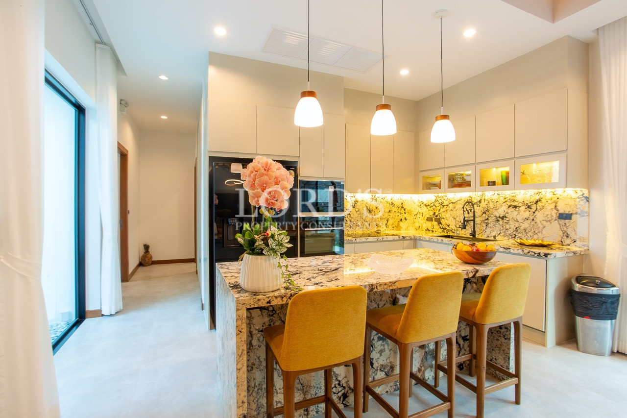 dining area with pendant lights