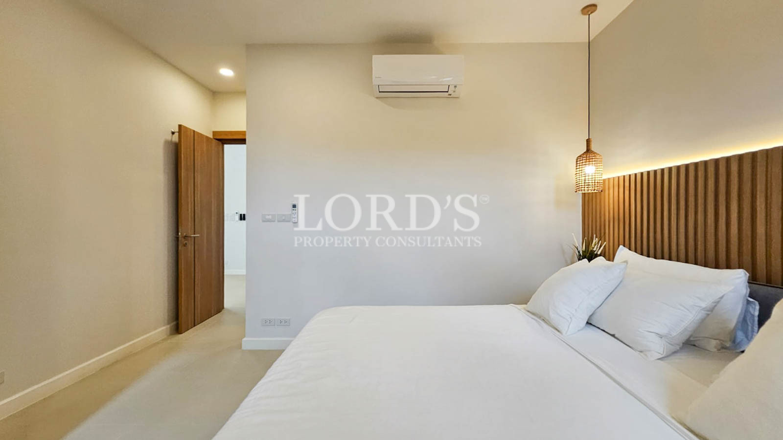 Bedroom with bed and wall-mounted AC