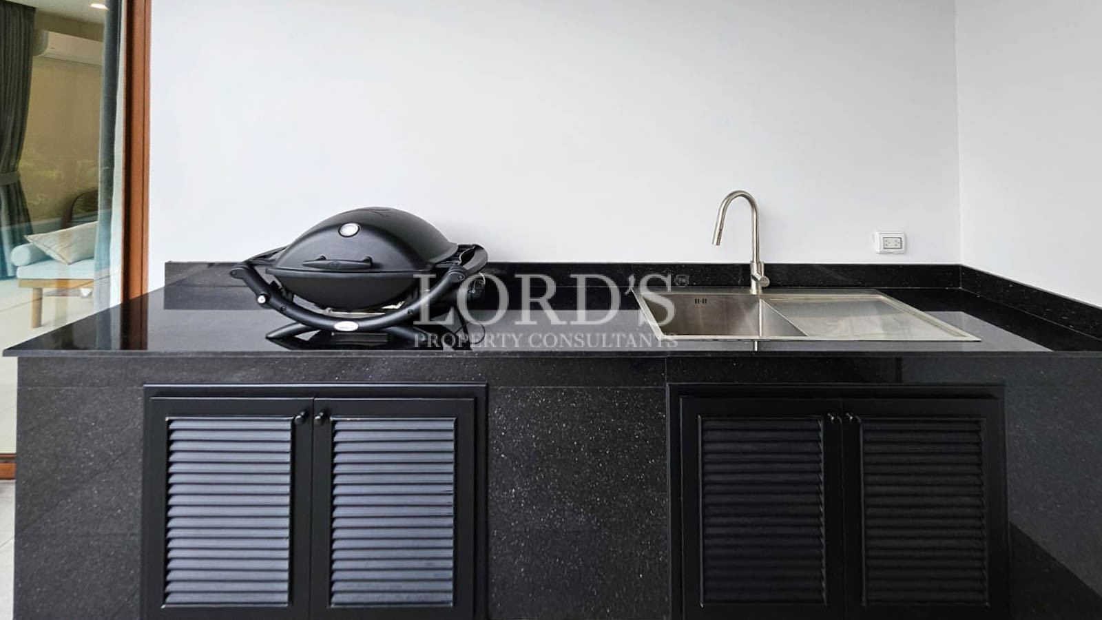 Outdoor sink and grill station