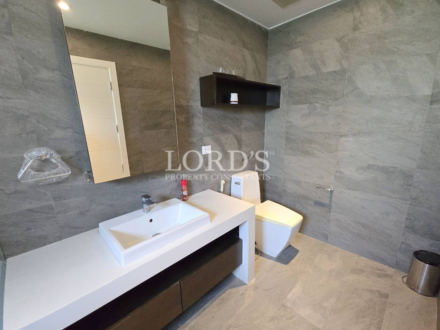 Bathroom with bathtub and modern tiles