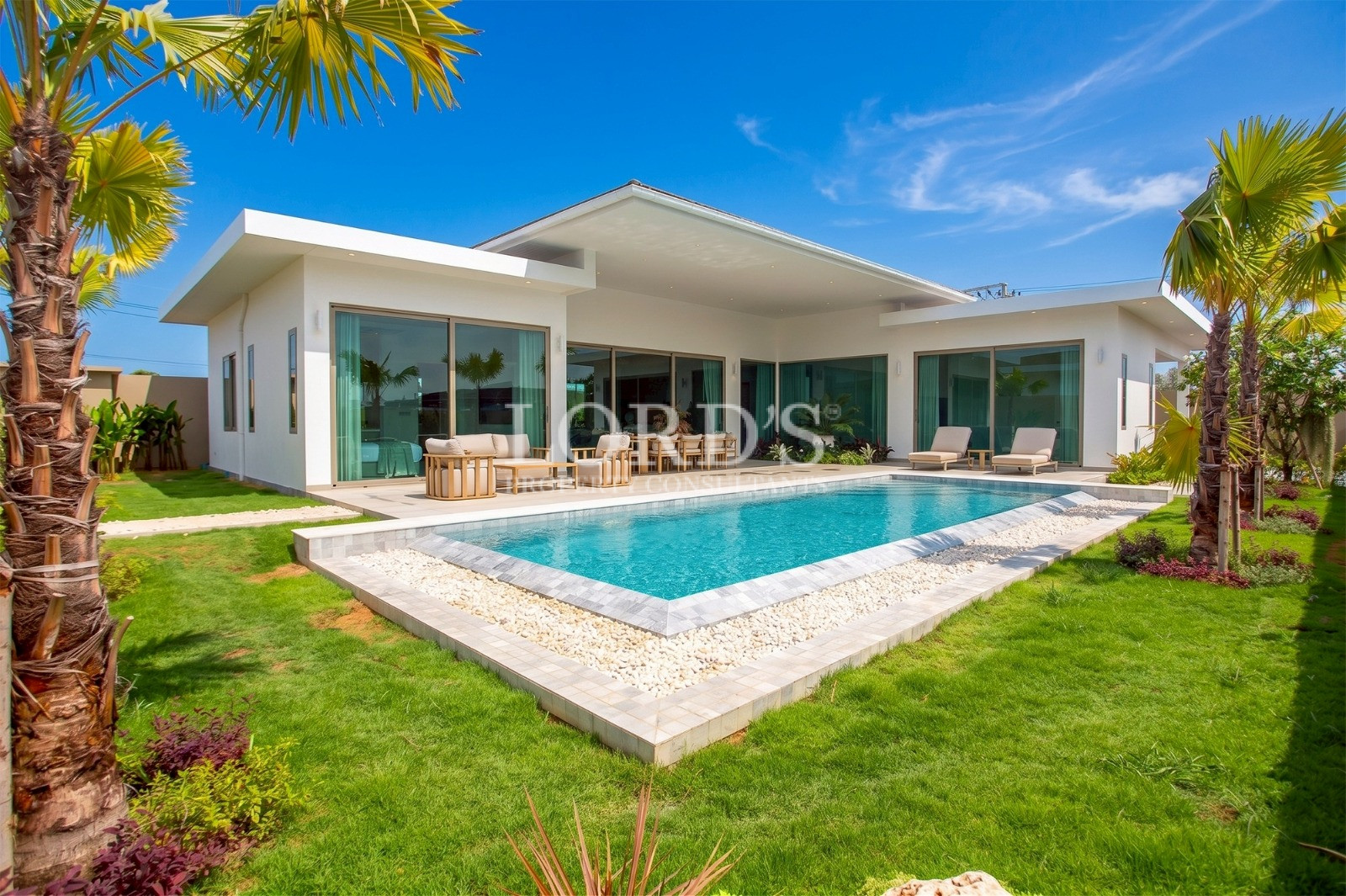 WhatsApp Image 2026-05-13 at 08.49.02 (10) Contemporary villa with large swimming pool