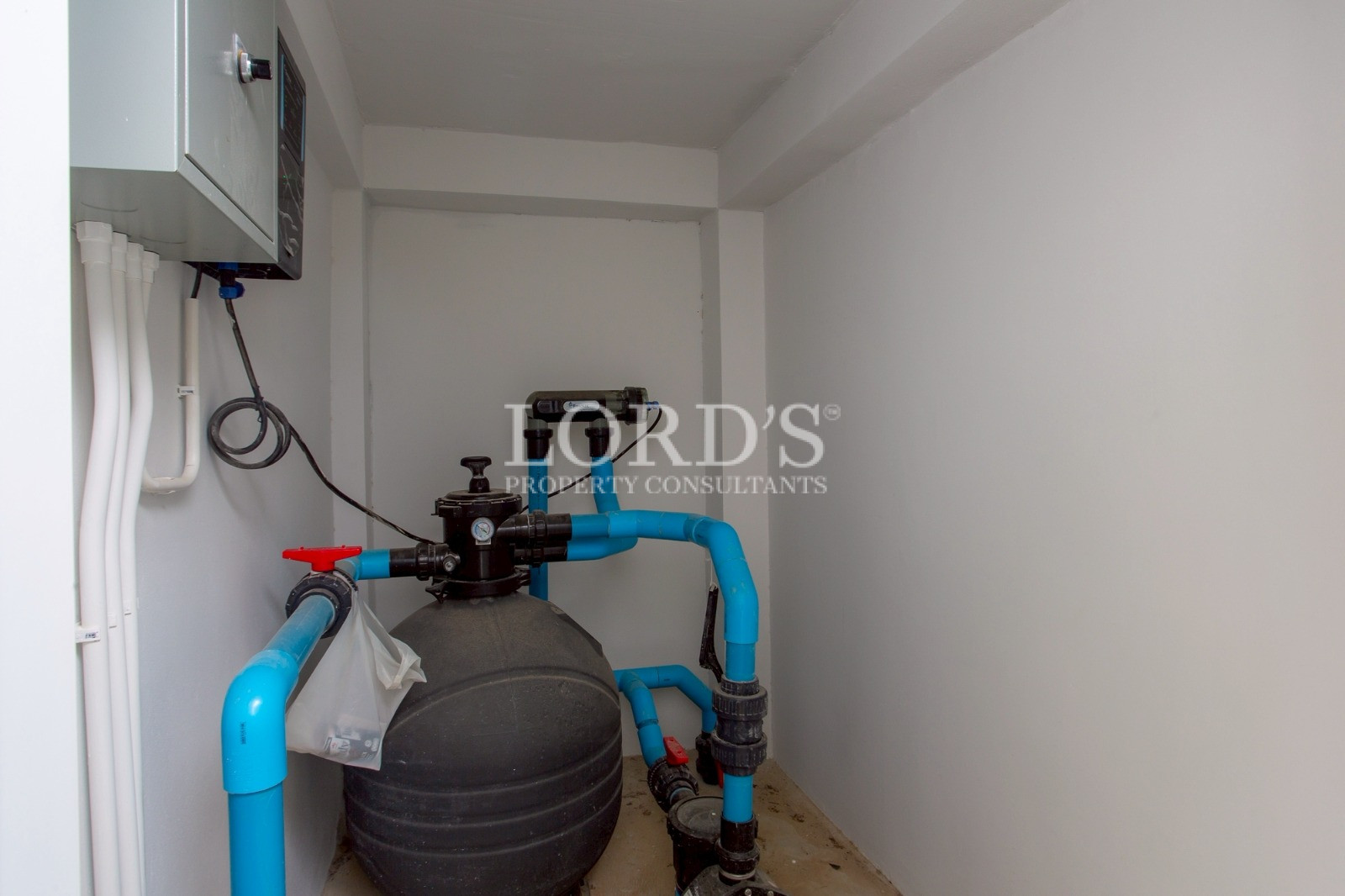 Utility room with water filtration system