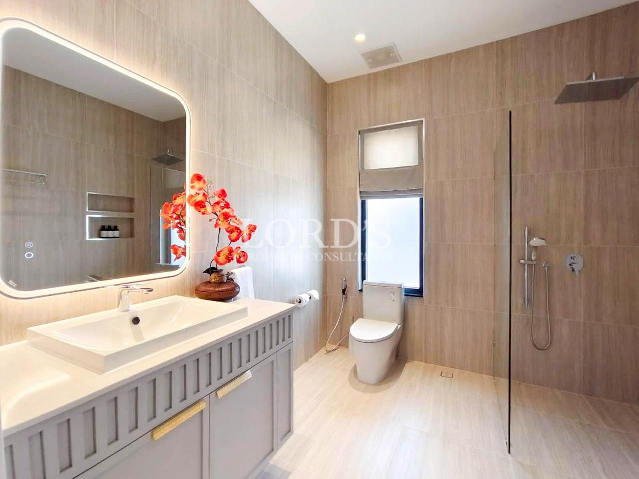 Spacious bathroom with double vanity and bathtub