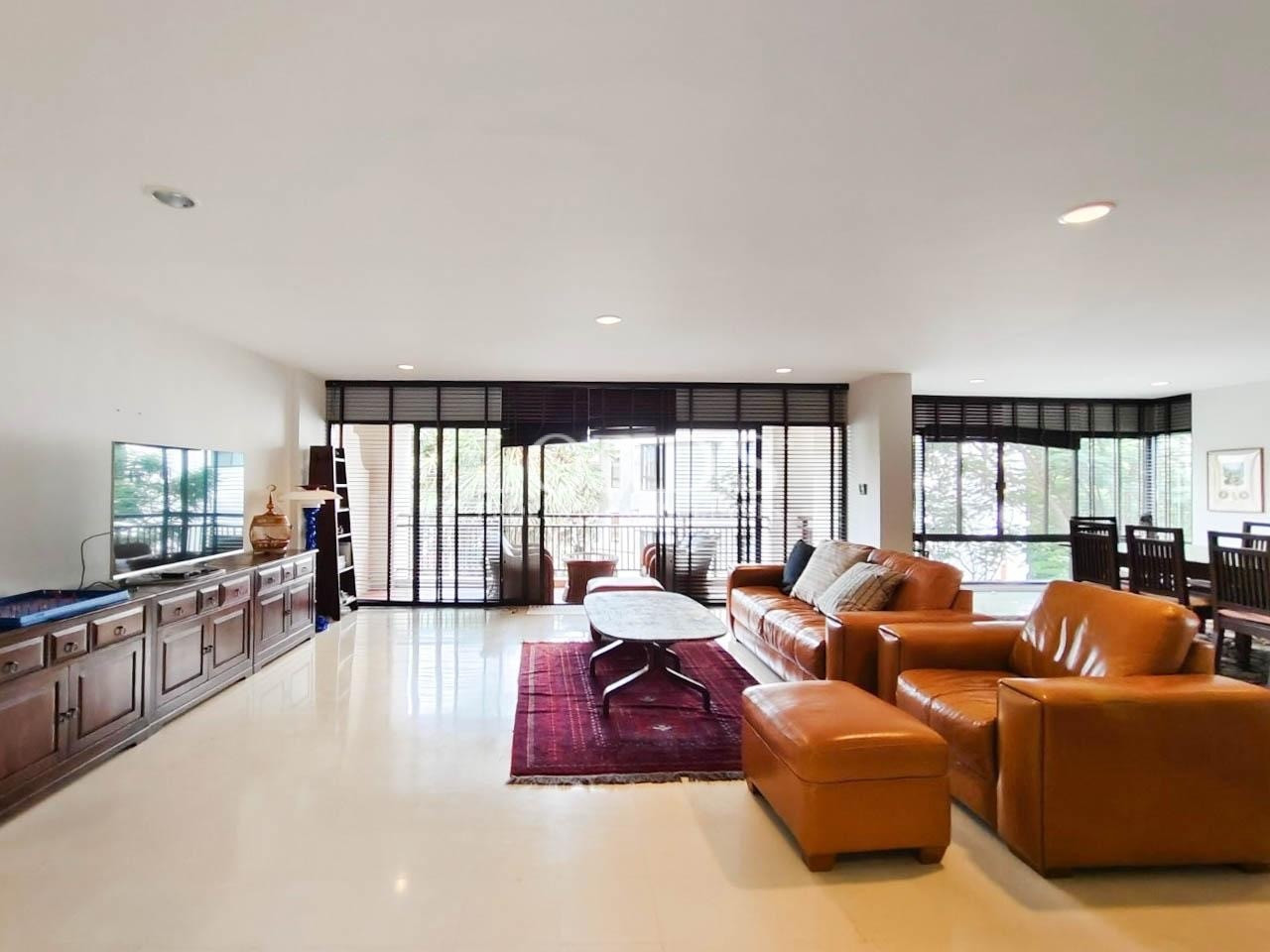 Spacious living room with leather sofas