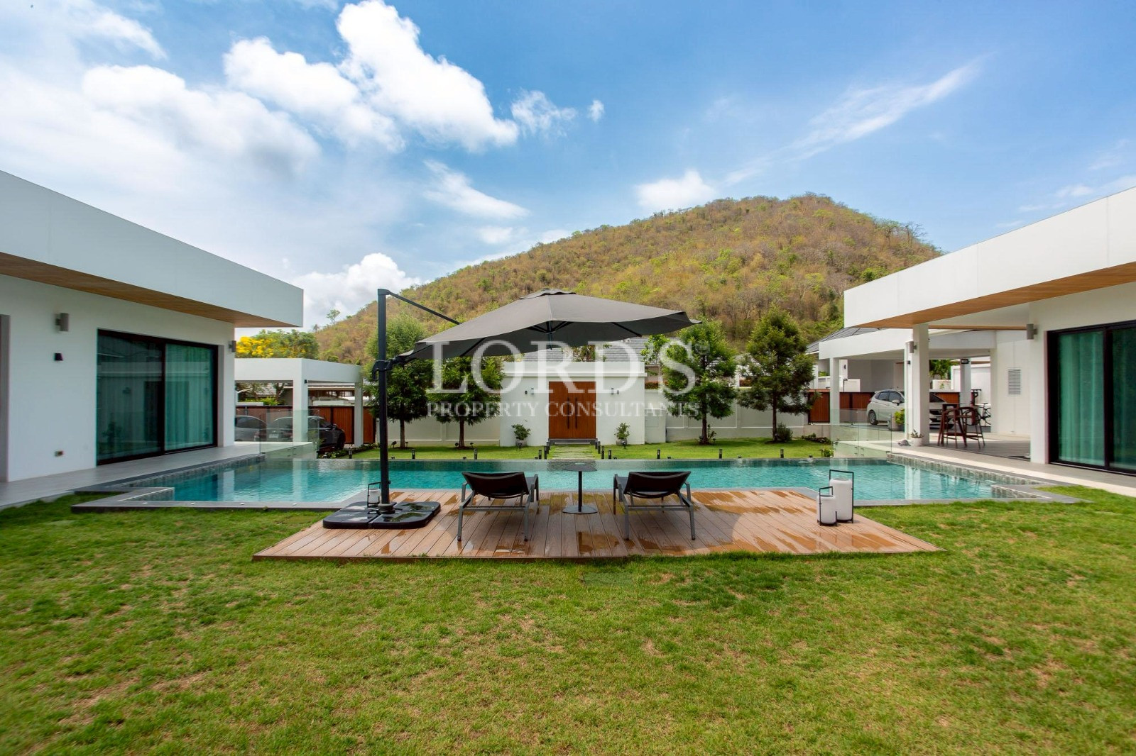 Courtyard with swimming pool and mountains