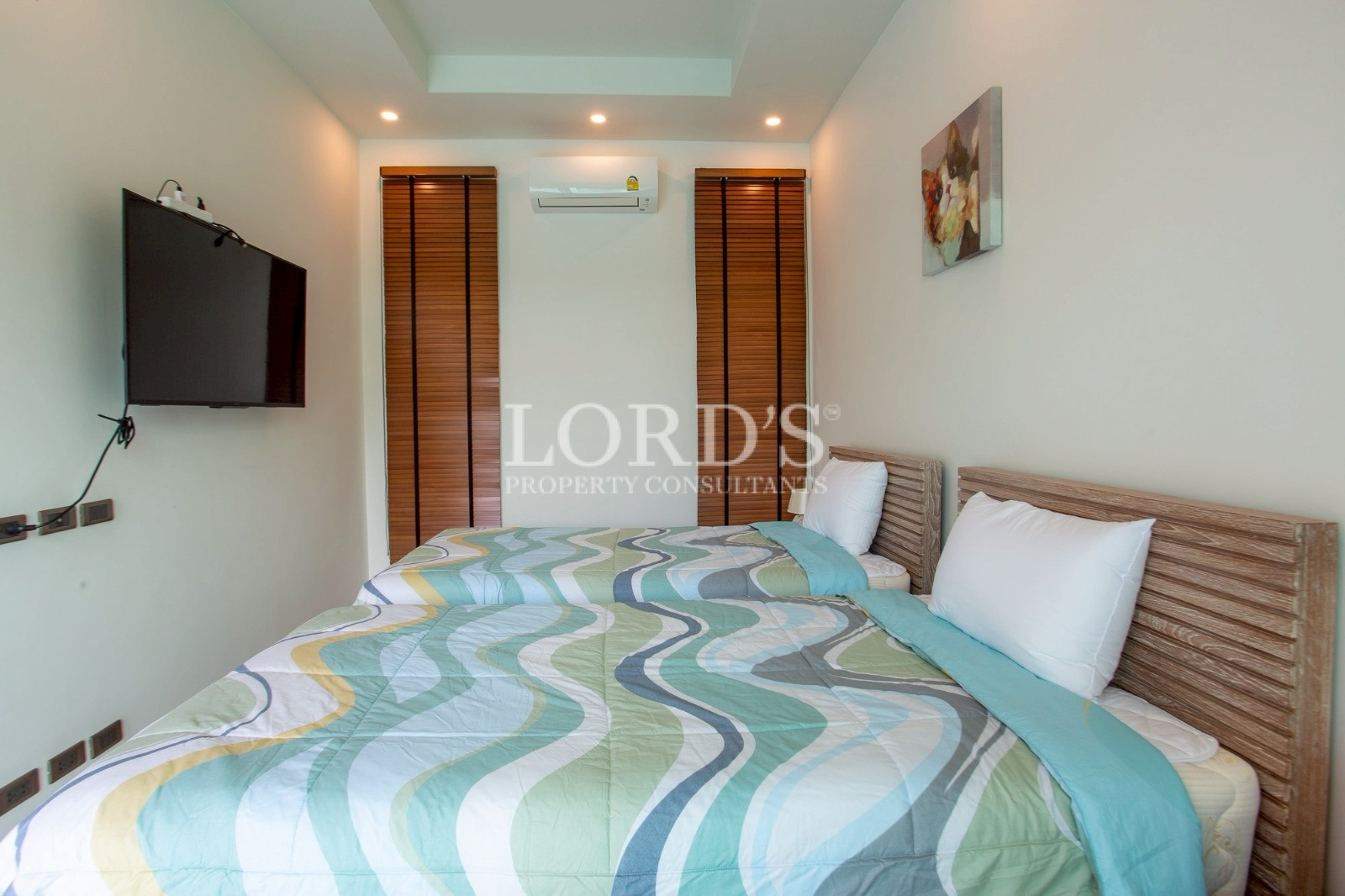 Bedroom with striped bedding and warm décor accents