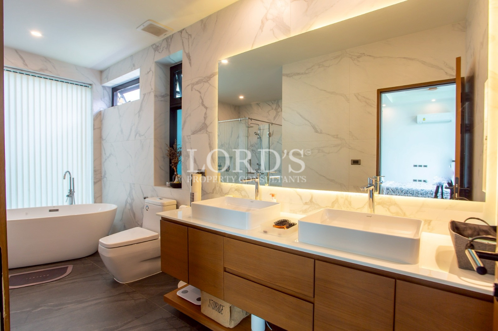 Bathroom with double vanity and bathtub