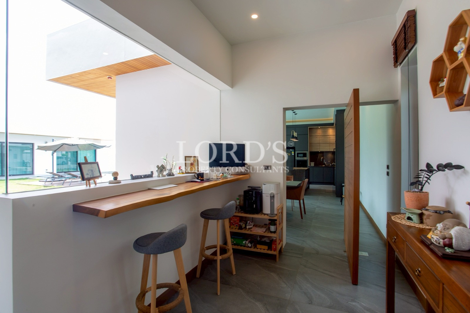 Compact kitchen with breakfast counter