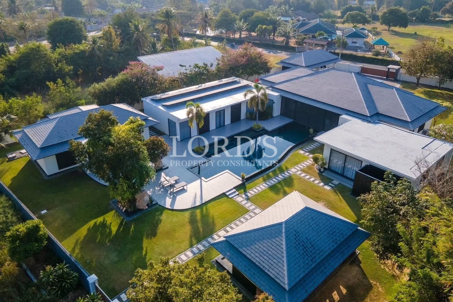 6-Bed Luxury Pool Villa with Private Pool Near Black Mountain Golf Course - Hin Lek Fai, Thailand