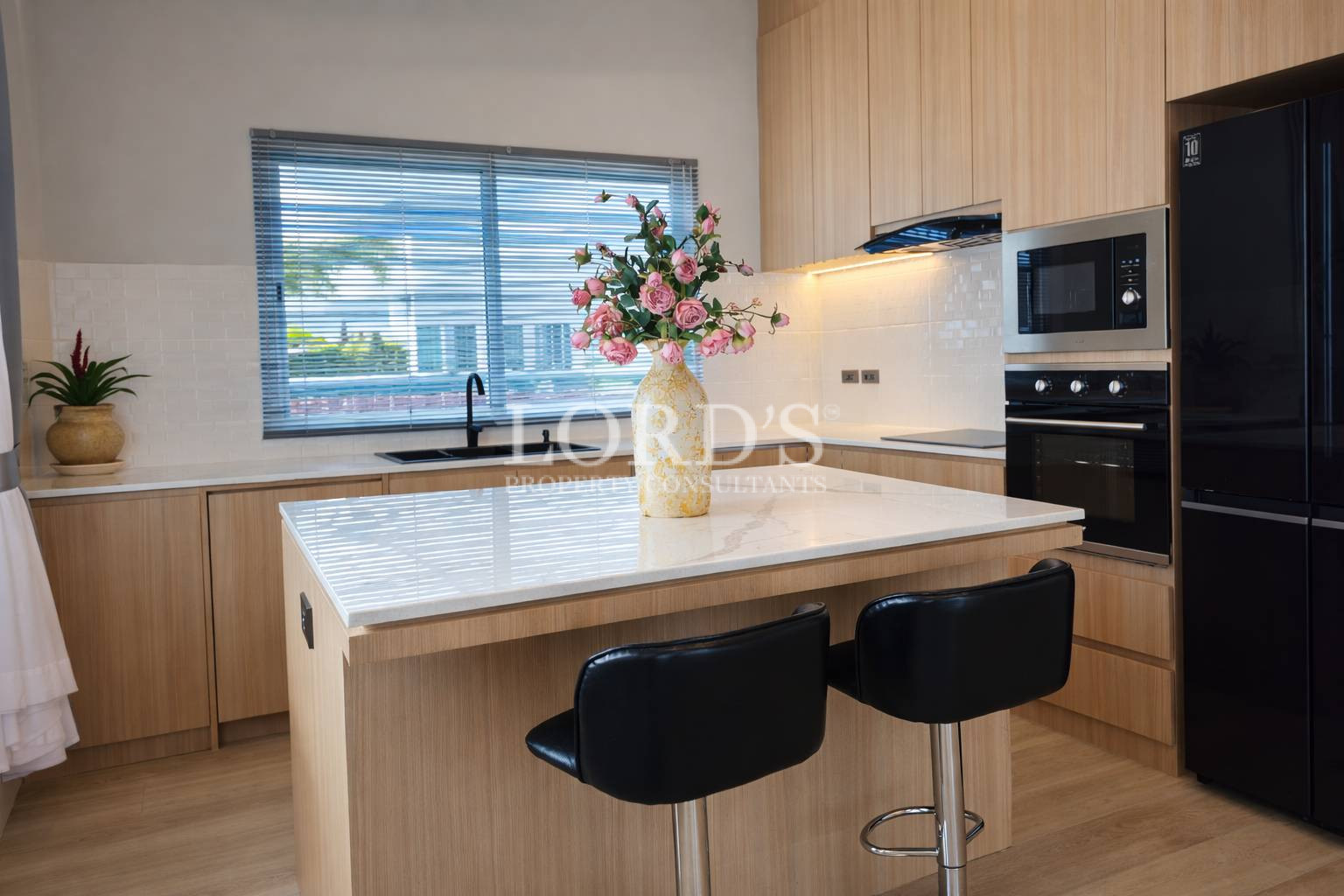 Kitchen island with seating and flower arrangement