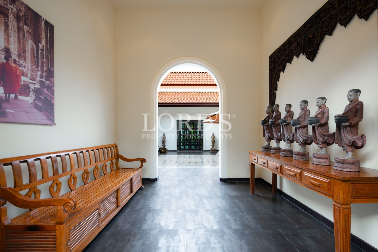 Covered corridor with arched doorway