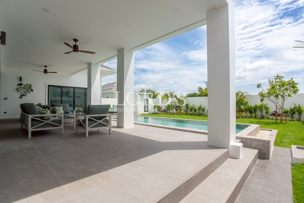 Covered terrace overlooking garden