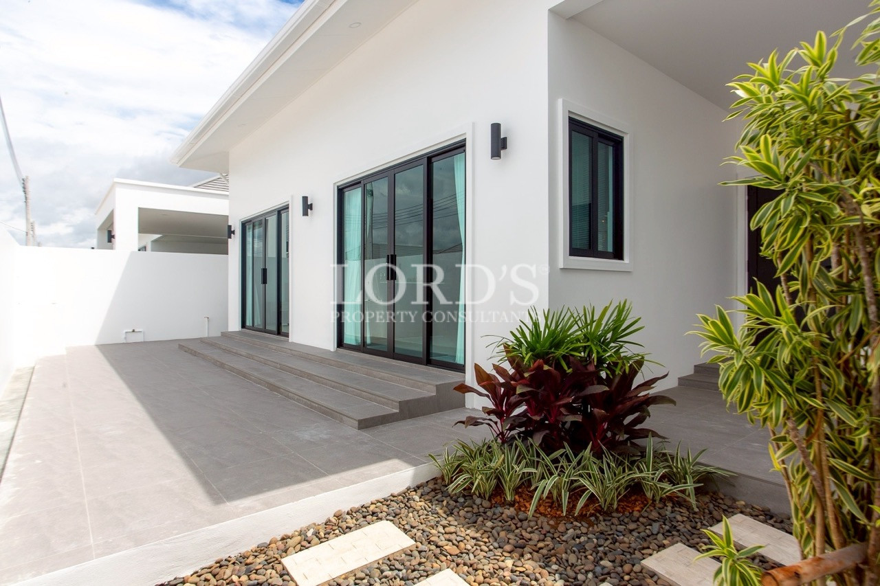 Contemporary villa entrance with white facade