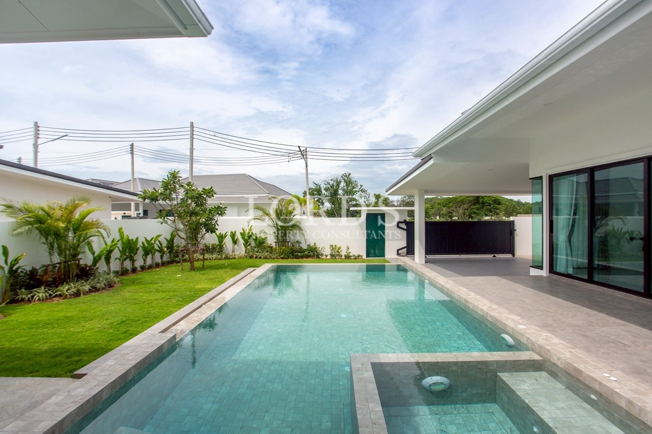 Covered patio overlooking courtyard