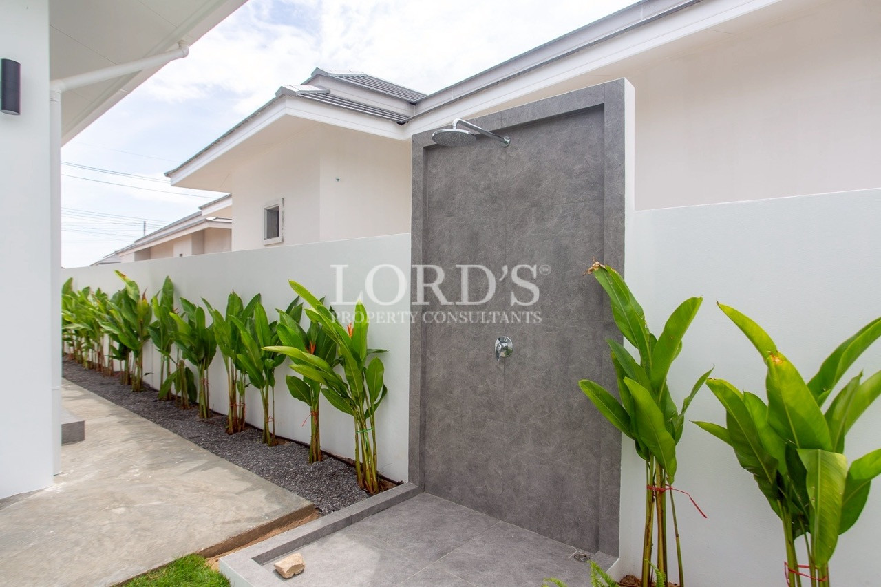 Side garden pathway beside villa wall