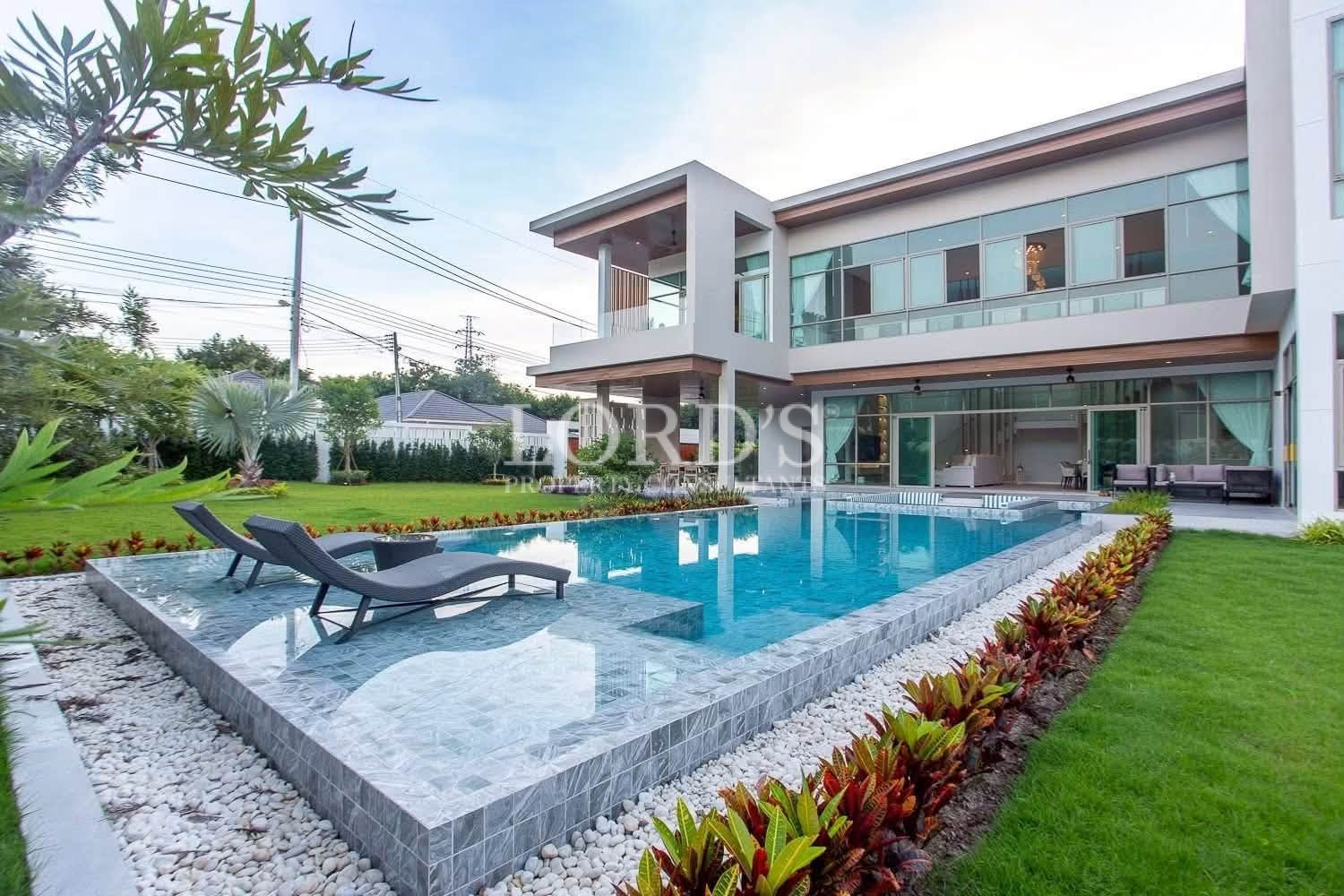 Luxury 4 Bedroom Pool Villa close to Hua Hin Center Soi 70 for sale - Hin Lek Fai, Thailand