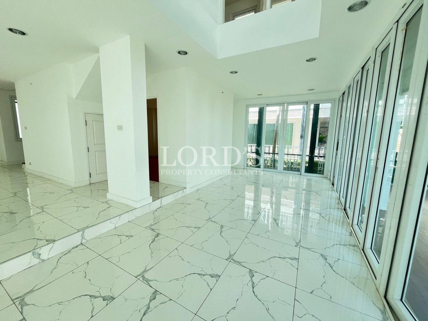 Sea View Villa for Sale in Khao Takiap Beach, Hua Hin -3 Bedroom Luxury Property - Khao Takiab - photo 8
