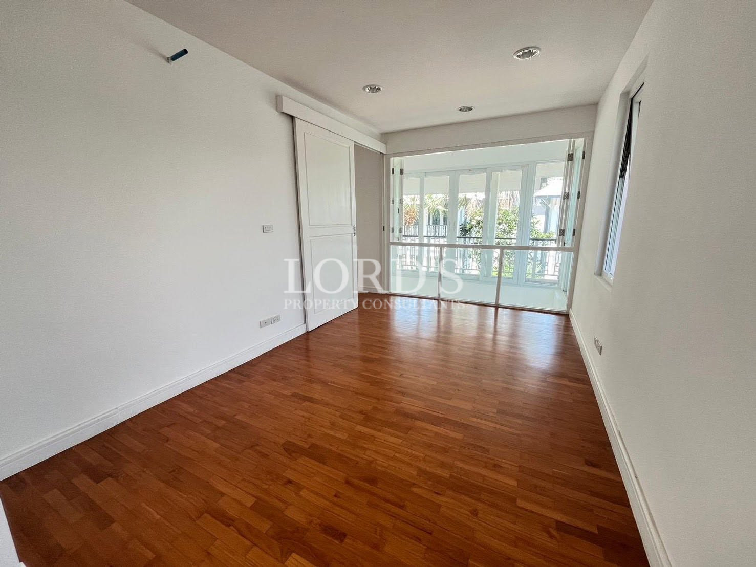 Sea View Villa for Sale in Khao Takiap Beach, Hua Hin -3 Bedroom Luxury Property - Khao Takiab - photo 6