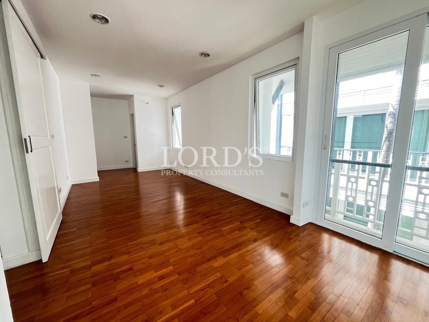 Sea View Villa for Sale in Khao Takiap Beach, Hua Hin -3 Bedroom Luxury Property - Khao Takiab - photo 5