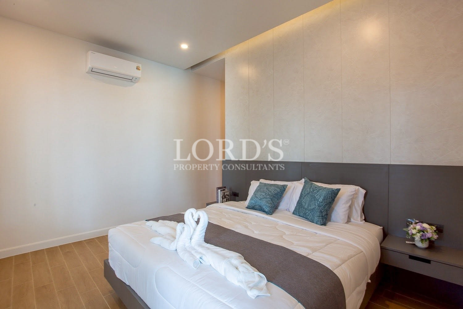 Minimalist bedroom with feature lighting